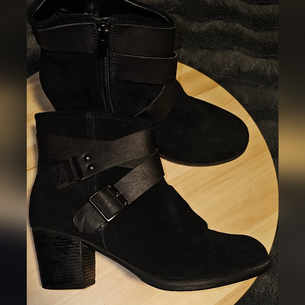 Sketchers Faux Suede Heeled Bootie with Faux Leather Wrapped Detail, Size 8